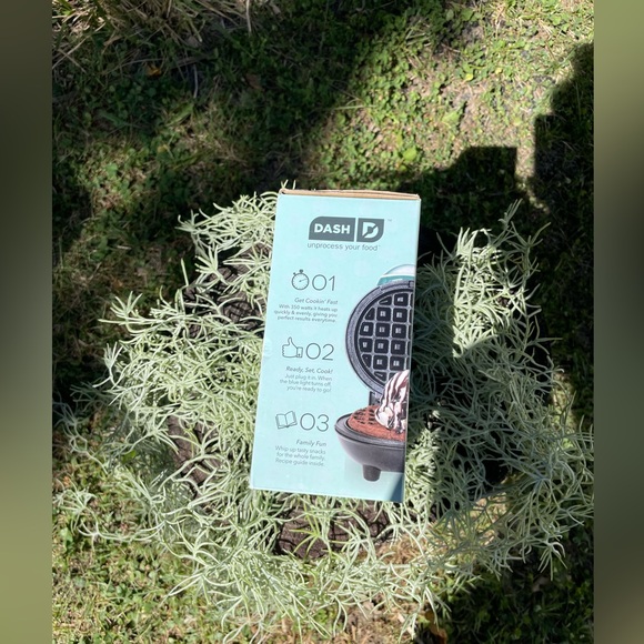 Mini Waffle Maker - Picture 7 of 9